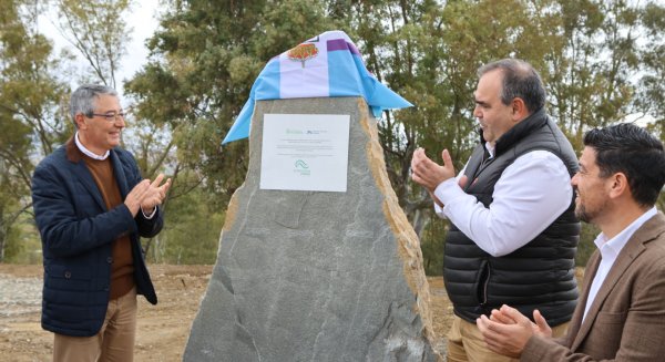 Pizarra estrena un sendero de cuatro kilómetros con pasarelas y miradores