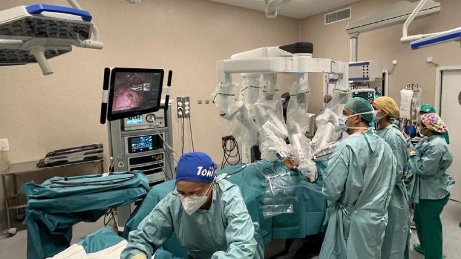 El Hospital Regional de Málaga comienza a realizar intervenciones de cirugía torácica con el robot Da Vinci 