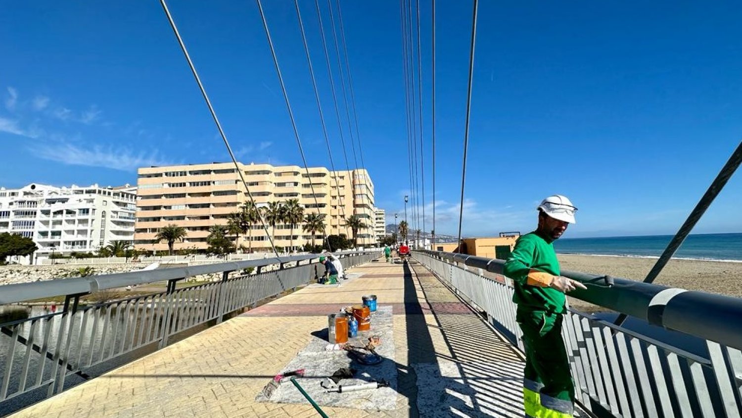 El Ayuntamiento de Fuengirola acomete la reparación integral del Puente de La Armada 