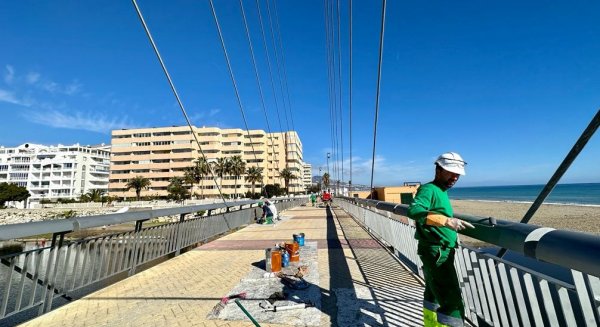 El Ayuntamiento de Fuengirola acomete la reparación integral del Puente de La Armada 