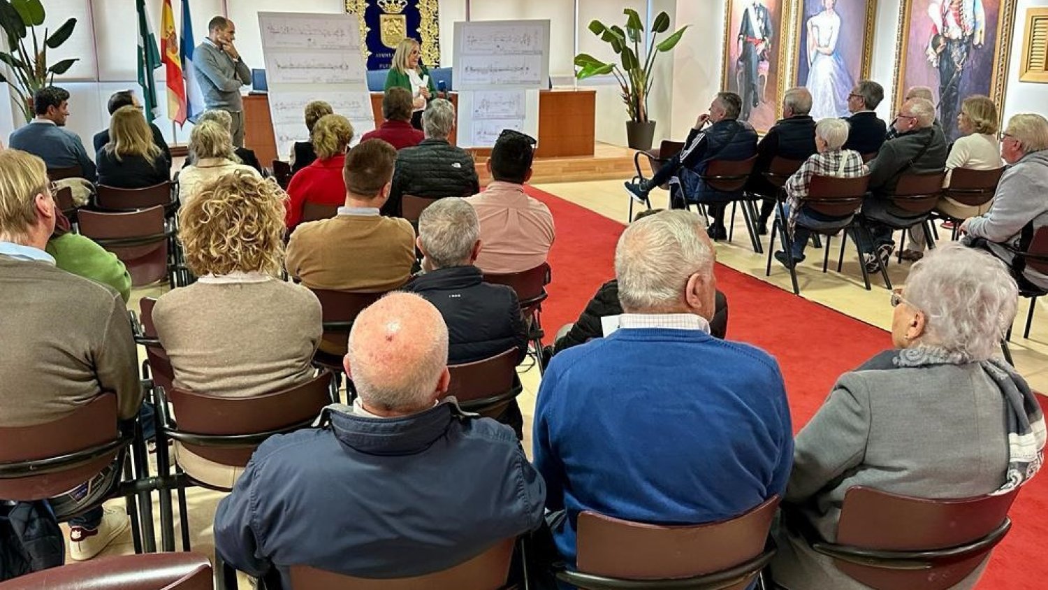 El Ayuntamiento de Fuengirola y los vecinos de calle Asturias acuerdan iniciar su remodelación integral