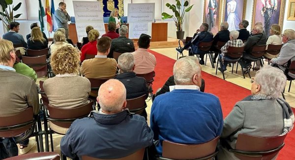 El Ayuntamiento de Fuengirola y los vecinos de calle Asturias acuerdan iniciar su remodelación integral