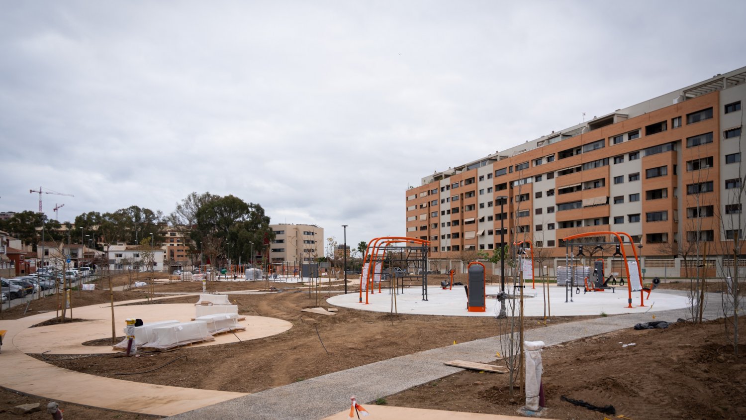 El nuevo parque de Teatinos cuenta con cerca de 7.000 m² para la práctica deportiva al aire libre