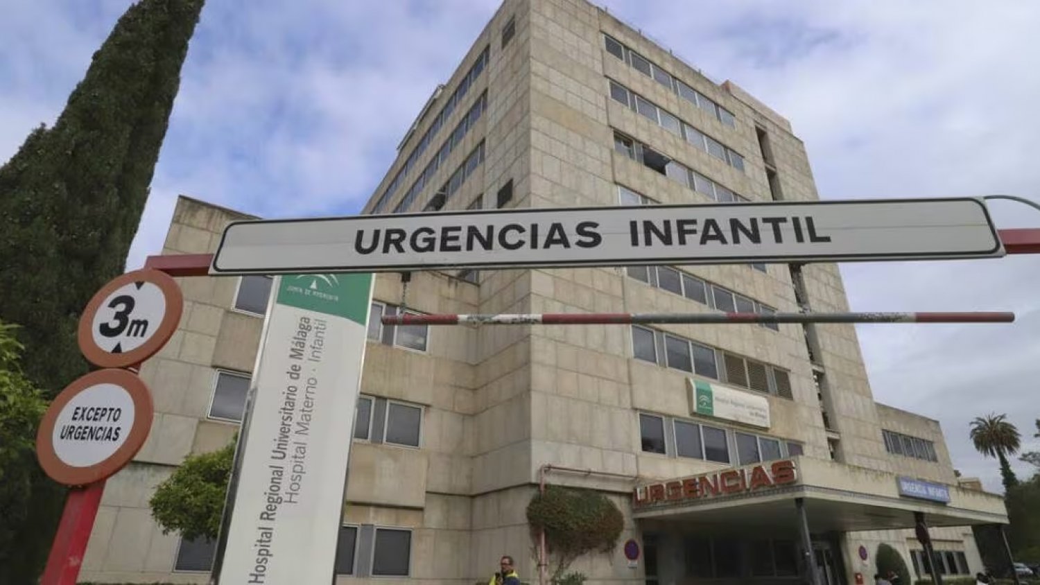 Continúa en el Hospital Materno de Málaga la bebé de menos de un mes ingresada tras presuntos malos tratos