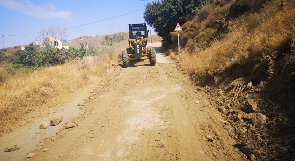 El Ayuntamiento de Torrox inicia el arreglo de caminos rurales en el municipio