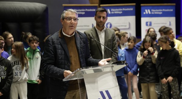 La Diputación de Málaga lleva a 7.000 escolares de la provincia a los talleres de astronomía 'Bajo el cielo'