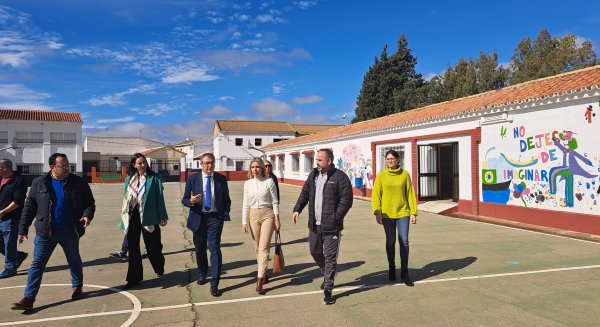 La Diputación de Málaga aporta 170.000 euros para construir un pabellón cubierto en el colegio de Humilladero