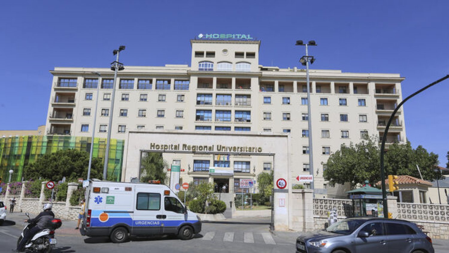 Investigan una intoxicación alimentaria de médicos en el Hospital Regional de Málaga