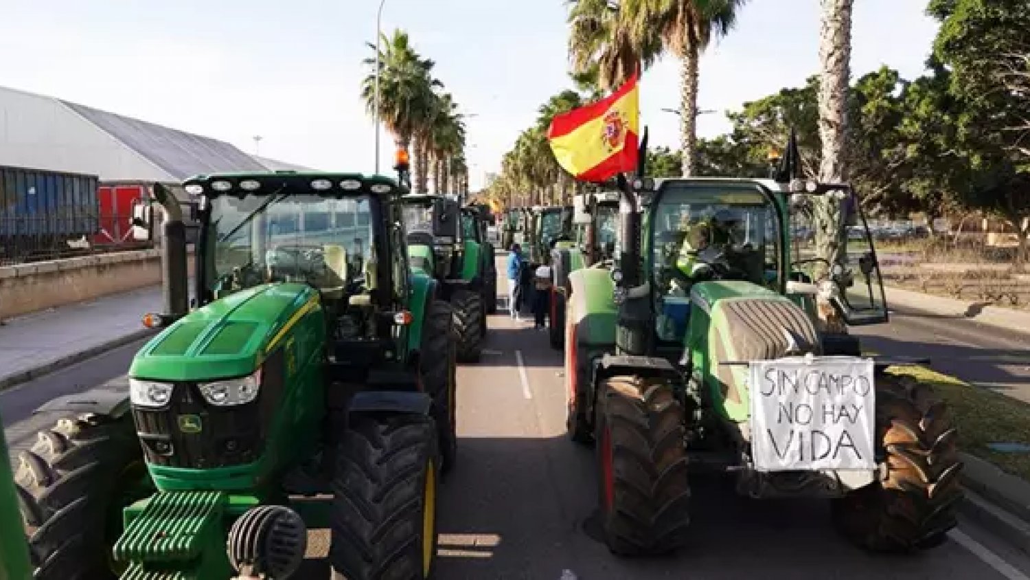 Incidencias en algunas carreteras de la provincia de Málaga por las movilizaciones del sector agrícola 