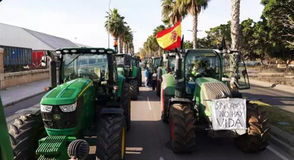 Incidencias en algunas carreteras de la provincia de Málaga por las movilizaciones del sector agrícola 