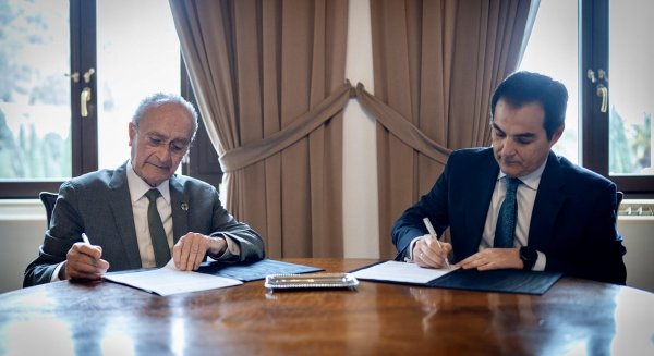 Junta y Ayuntamiento de Málaga impulsan la tramitación electrónica gracias a un convenio de colaboración