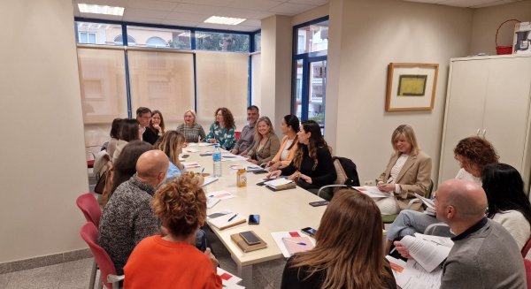 Bienestar Social y Cruz Roja colaboran en proyectos para desempleados y familias vulnerables en Rincón de la Victoria