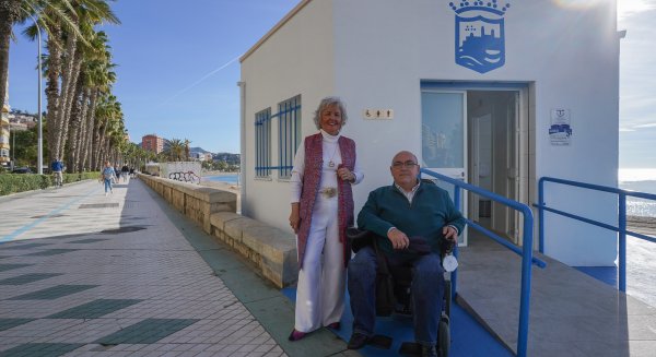 El Ayuntamiento de Málaga reforma los aseos públicos del paseo marítimo de la playa de La Malagueta