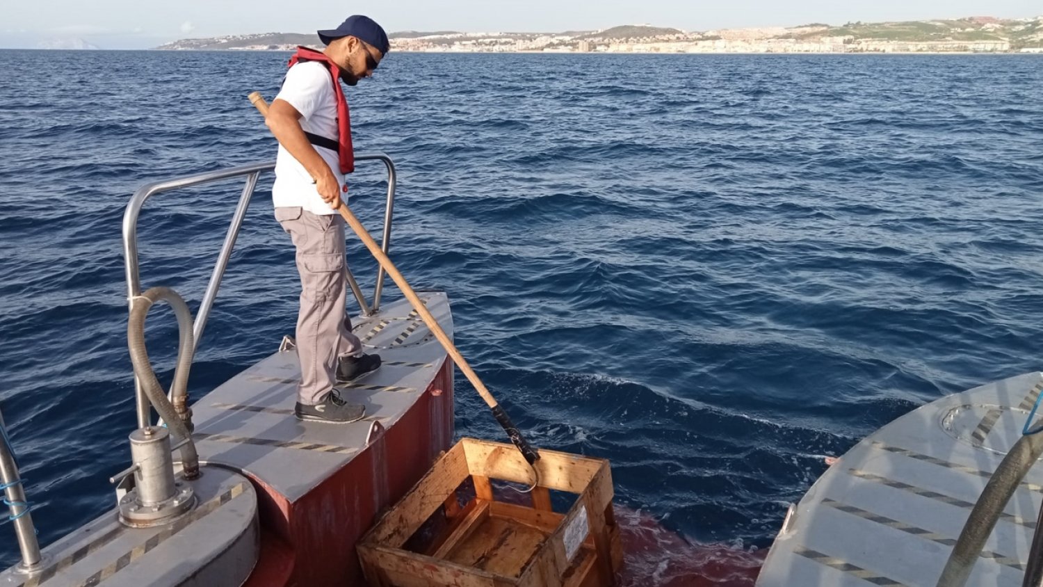 Baja a la mitad el volumen de residuos recogidos en el mar durante el mes de julio