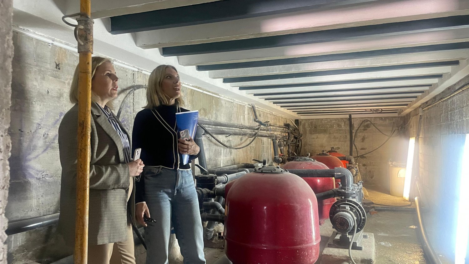 El Programa de Fomento de Empleo Agrario mejora la piscina municipal y el tanatorio de Canillas de Albaida