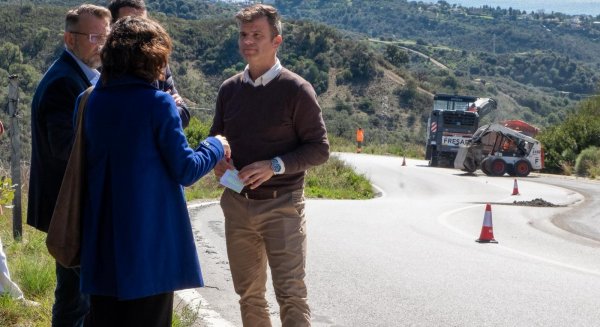 Marbella renueva varios tramos de la avenida España para mejorar la seguridad vial 