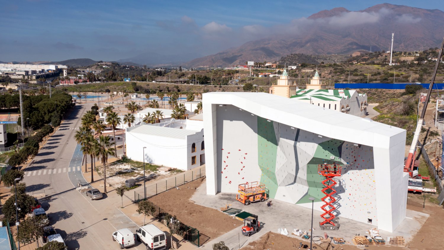 El Parque Ferial y Deportivo de Estepona cuenta con el mayor rocódromo al aire libre de España 