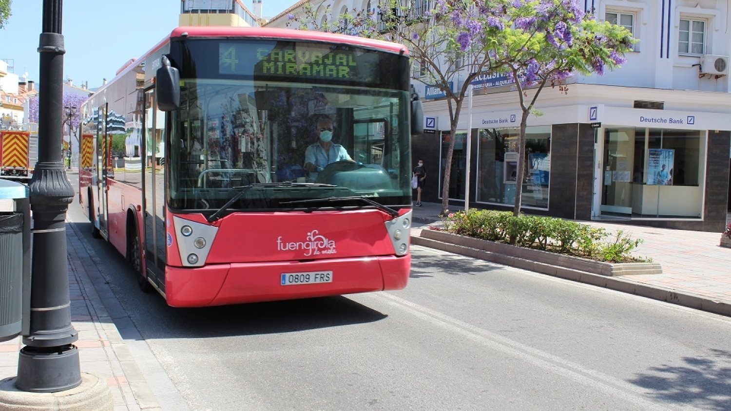 Fuengirola anima a dejar el coche en casa durante la Noche Viva y hacer uso del autobús urbano gratuito