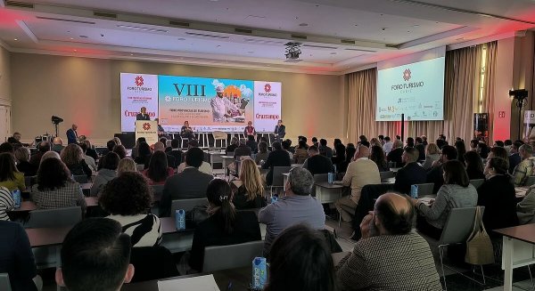 La Junta apuesta por abordar desde el consenso los retos futuros del turismo para garantizar la competitividad