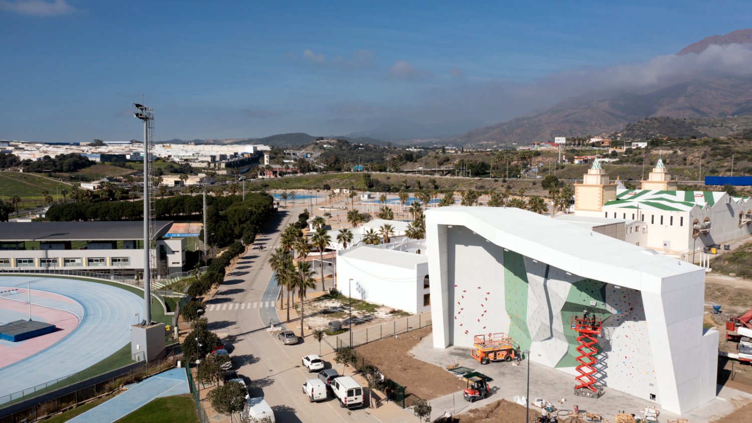 El rocódromo de Estepona, el más grande al aire libre de España, entra en funcionamiento