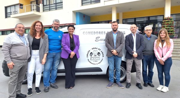El Ayuntamiento de Torremolinos cede un vehículo a la ONG Emaús para el reparto de comida a domicilio