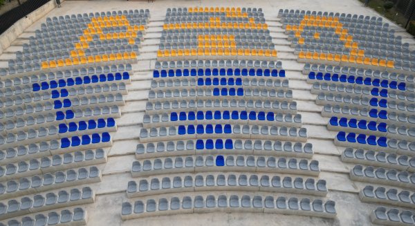 El Ayuntamiento de Rincón de la Victoria instala 1.042 asientos con respaldo en el Auditorio Municipal