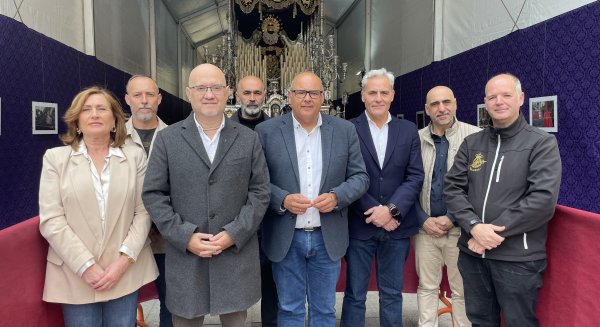 El Paseo Larios de Torre del Mar expone los tronos de la 'Pollinica' y la Virgen de los Dolores