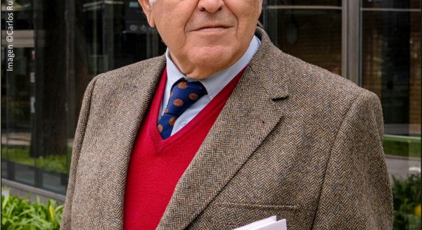 El filósofo y pedagogo José Antonio Marina participa en un encuentro en el Mirador del Carmen de Estepona