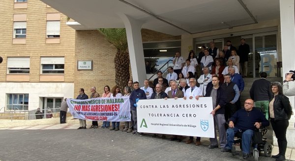 Insultan y amenazan a dos médicas neurocirujanas en las urgencias del Hospital Regional de Málaga