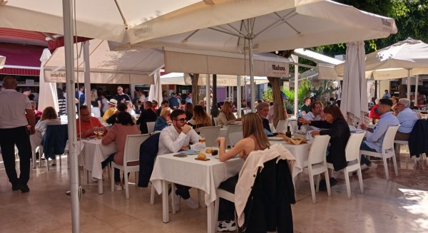 Torremolinos reduce en marzo su tasa de paro interanual en 296 personas