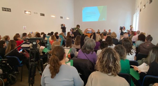 La Junta subraya en Málaga la apuesta por la red pública de atención a personas mayores y con discapacidad  