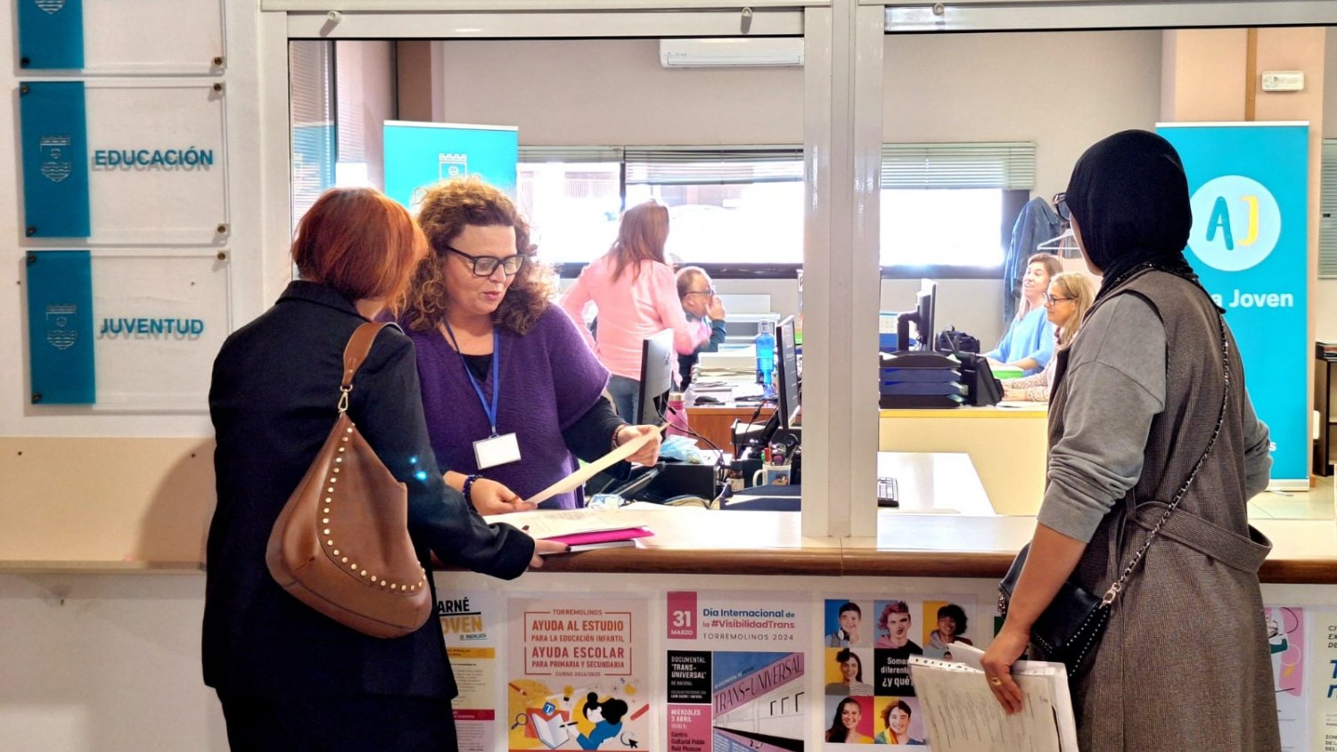 Torremolinos recibe más de 400 solicitudes para las ayudas escolares y al estudio durante la primera semana