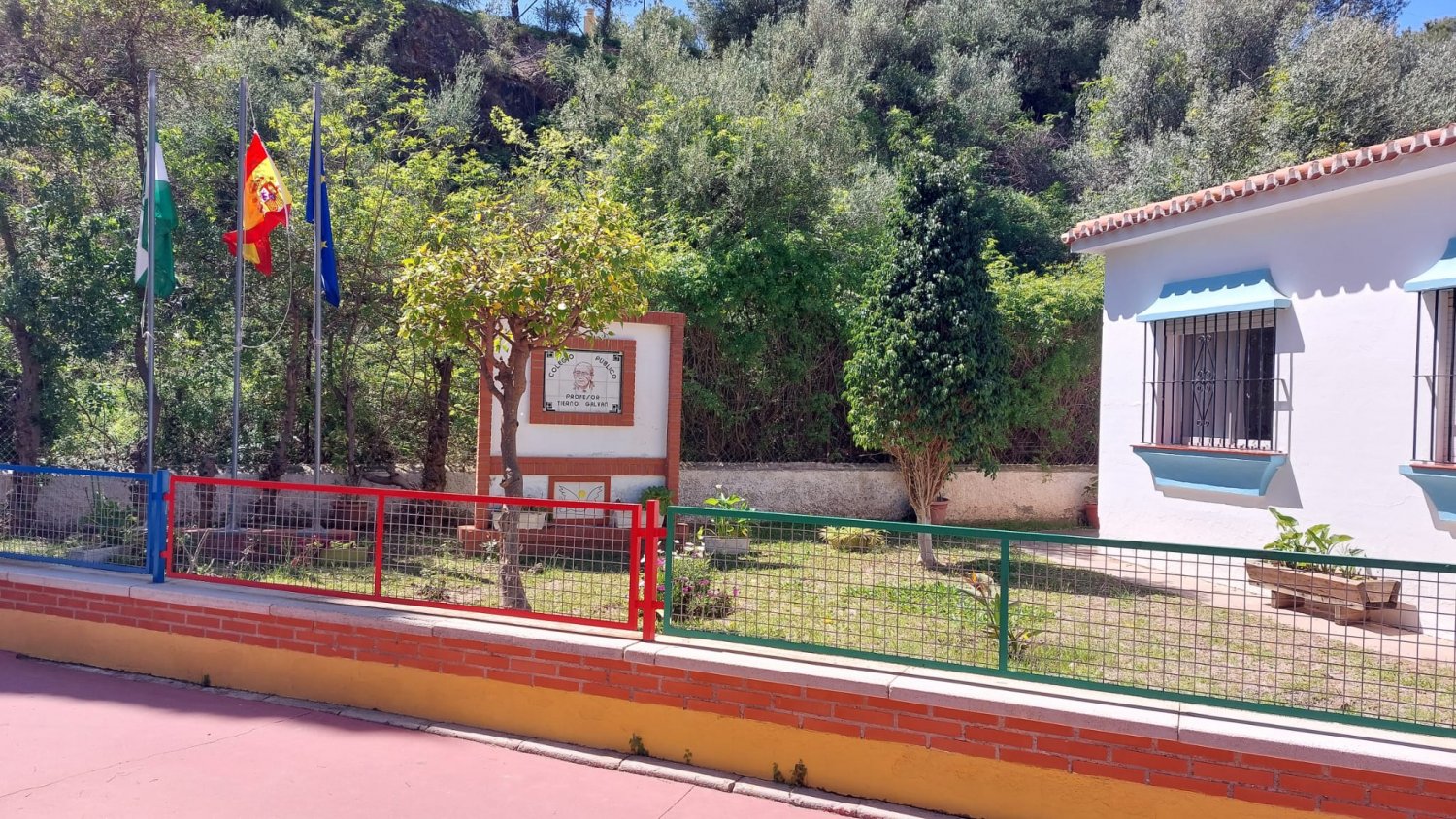 El Ayuntamiento de Rincón de la Victoria mejora los centros educativos Tierno Galván y Laza Palacio 