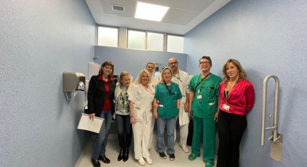 El Hospital Clínico de Málaga dispone de tres baños adaptados a las necesidades de las personas con ostomías