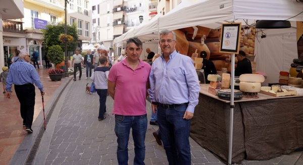 La IX Feria del Queso ‘POPI’ Sabor a Málaga abre una nueva edición del evento ‘Estepona vive sus calles’