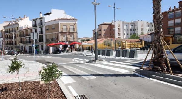 La reforma de la avenida de La Legión en Antequera permite más espacio para peatones y más zonas verdes
