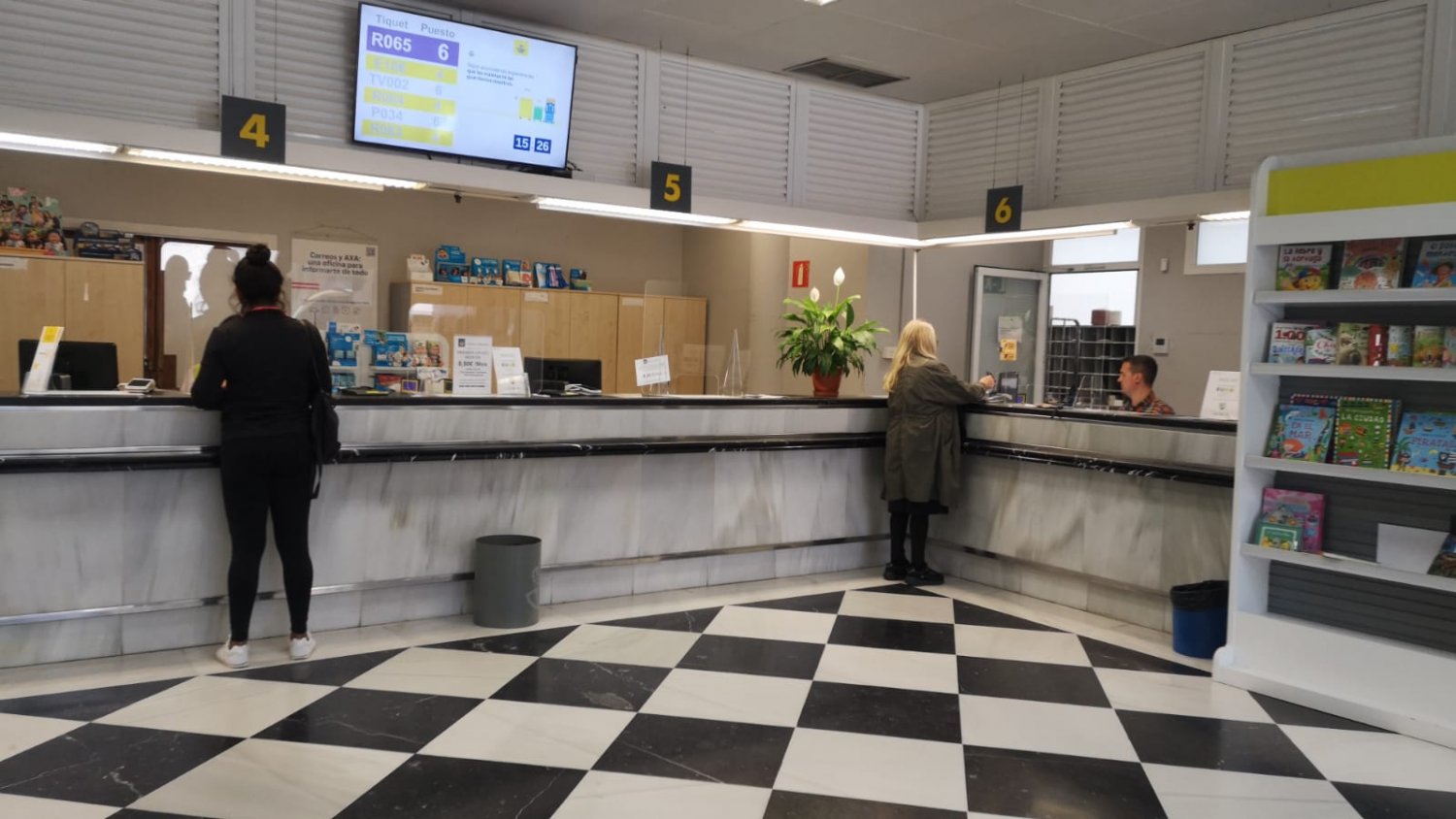 Correos impulsa la paquetería internacional con Finlandia en la Costa del Sol