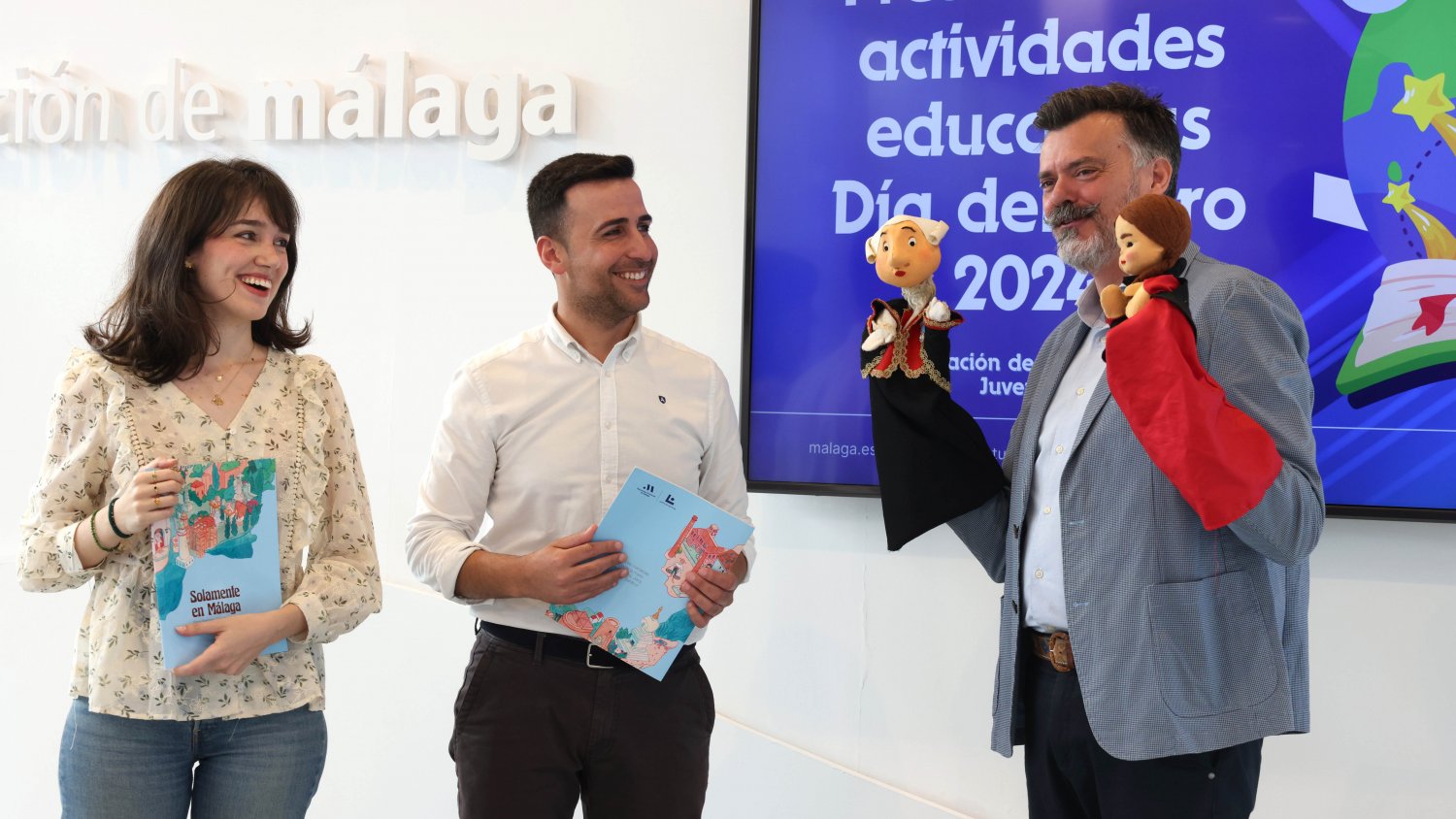 Diputación de Málaga celebra el Día del Libro en colegios con representaciones de títeres y una publicación ilustrada
