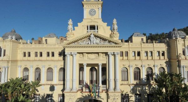 El Ayuntamiento de Málaga repara íntegramente la grada del campo de fútbol del Nuevo San Ignacio-El Palo 