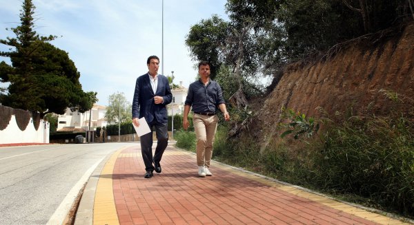 El Ayuntamiento de Marbella dota a la avenida Alcudia de Las Chapas de nuevo acerado e iluminación