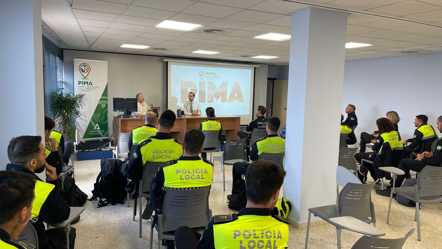 La Junta pide a la Policía Local colaboración para promover el uso de la mediación