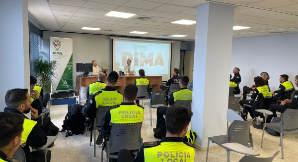 La Junta pide a la Policía Local colaboración para promover el uso de la mediación