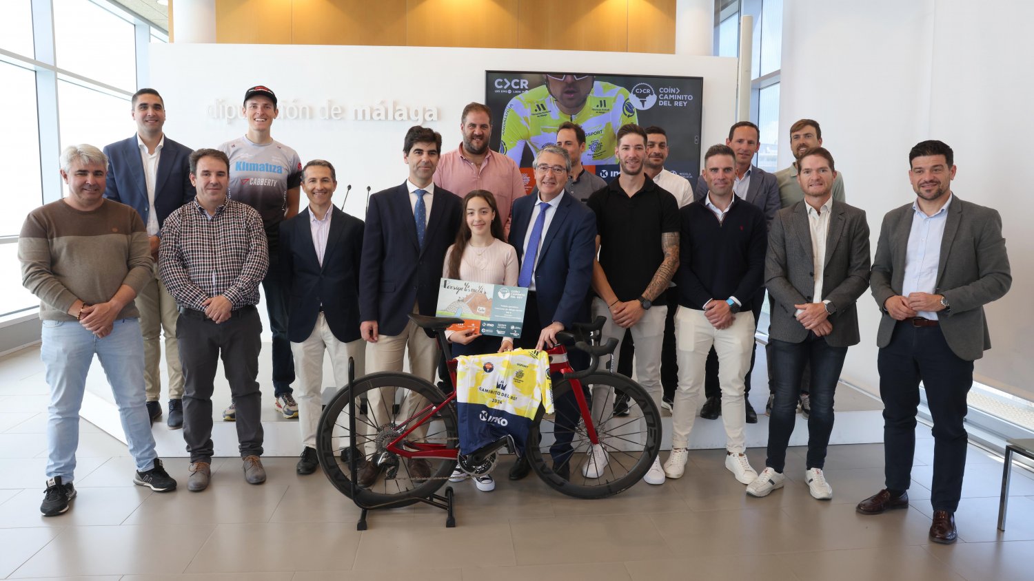 Un millar de corredores participa en la III Cicloturista Coín-Caminito del Rey con un recorrido de 120 kilómetros