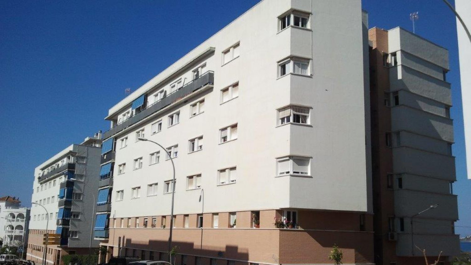 Licitadas las obras de rehabilitación energética de dos bloques con 82 viviendas de alquiler en Nerja