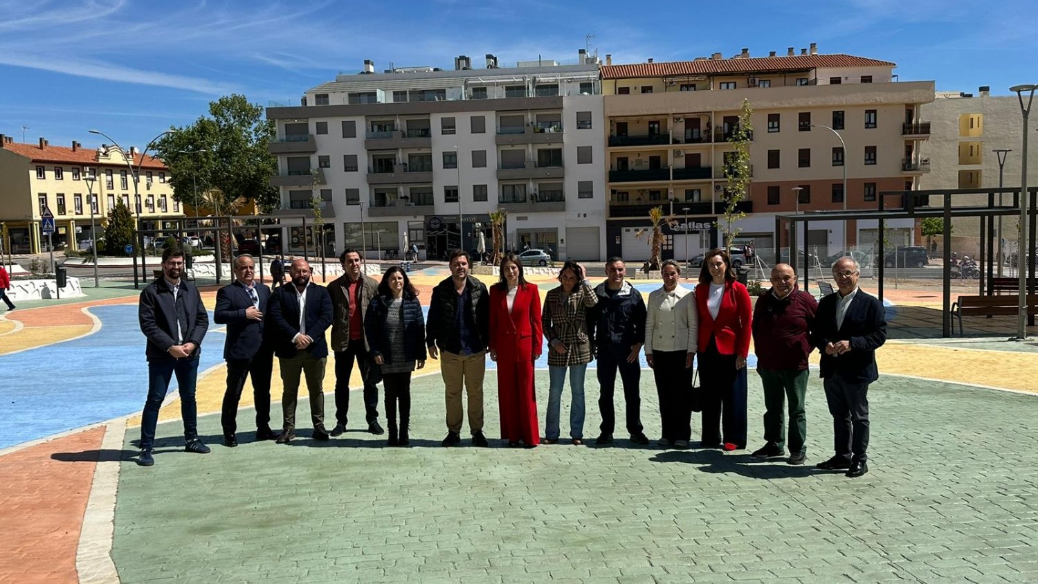 Abre al público el nuevo espacio de uso comercial y de ocio desarrollado en la antigua piscina municipal de Ronda