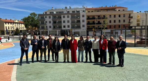 Abre al público el nuevo espacio de uso comercial y de ocio desarrollado en la antigua piscina municipal de Ronda
