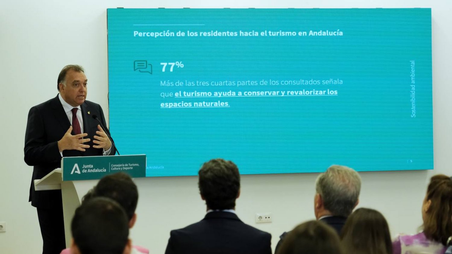 El 90% de los andaluces opina que el turismo afecta positivamente en la economía y el empleo