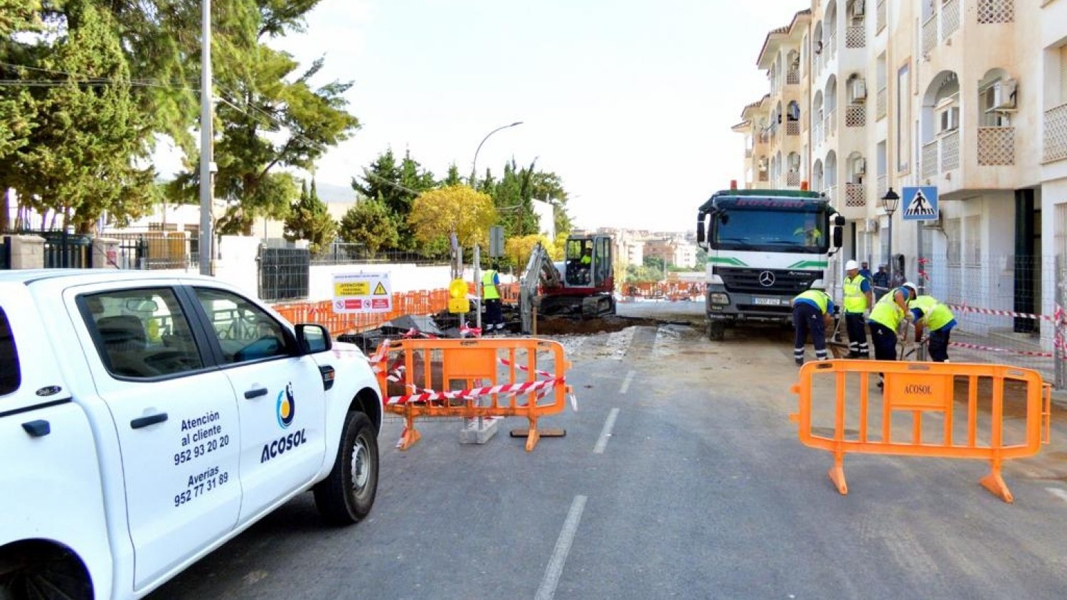 Acosol trabaja en la nueva rotura de la tubería de Abastecimiento en Alta en Benalmádena