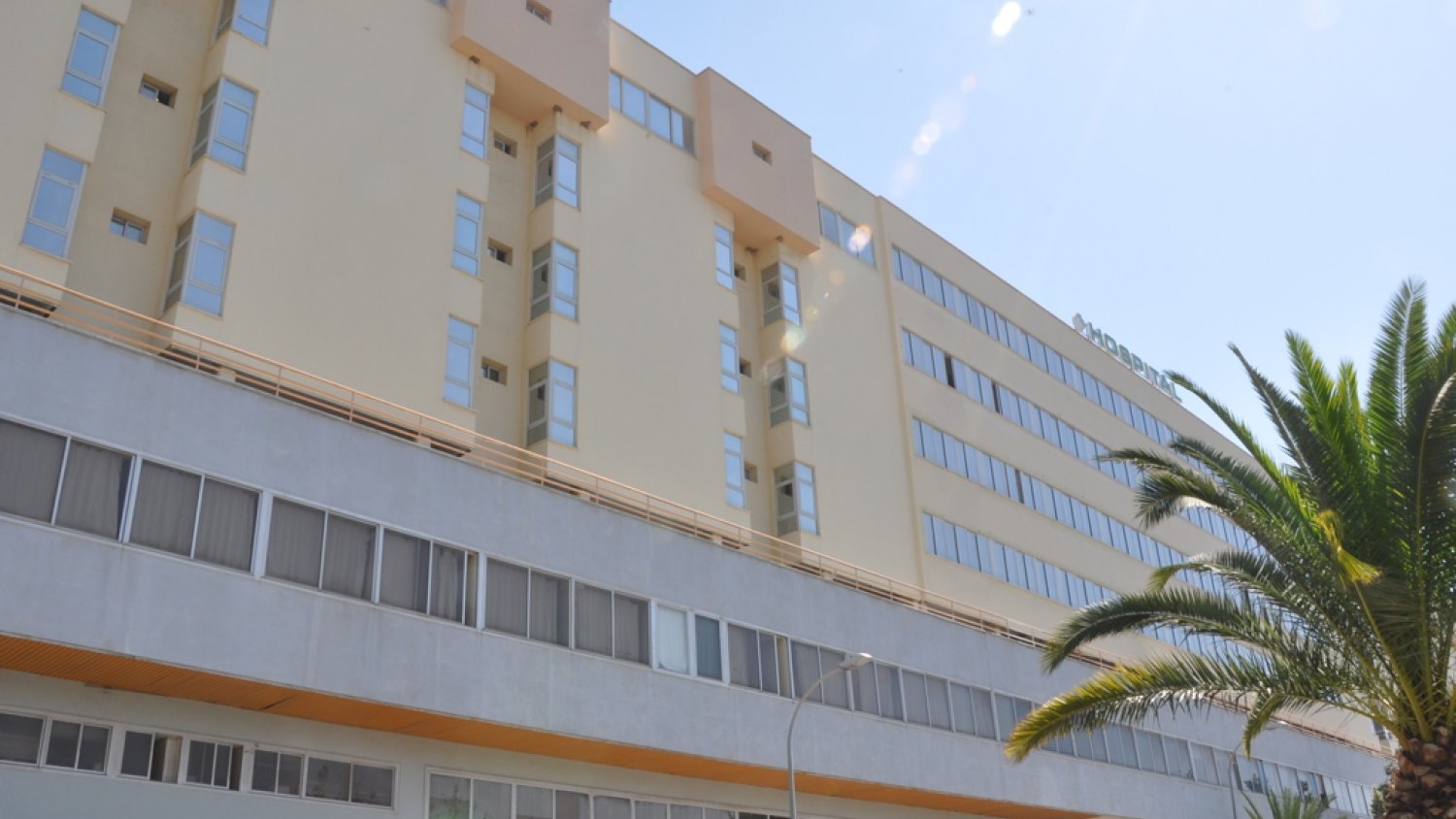 Ocho médicos del Hospital Virgen de la Victoria de Málaga intoxicados por la cena ofrecida por el centro 