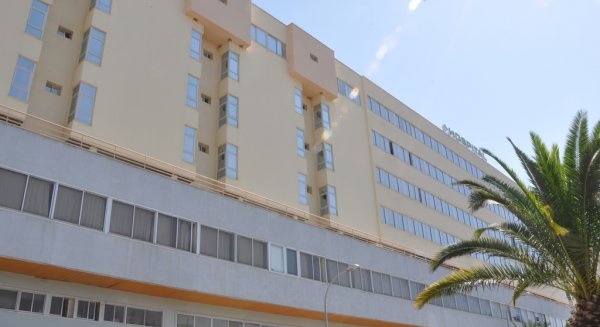 Ocho médicos del Hospital Virgen de la Victoria de Málaga intoxicados por la cena ofrecida por el centro 